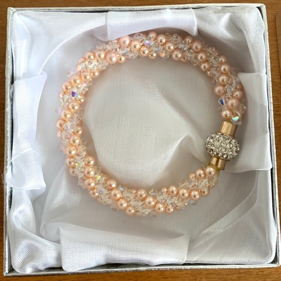 Handmade Swarovski crystal bracelet - Picture 2 of 7